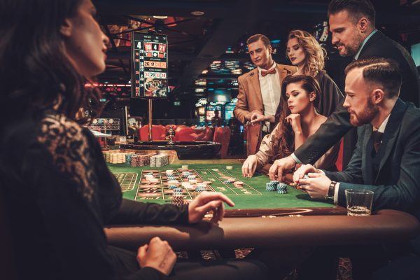 The Ultimate Guide to Live Blackjack: Bringing the Casino Floor to Your Screen